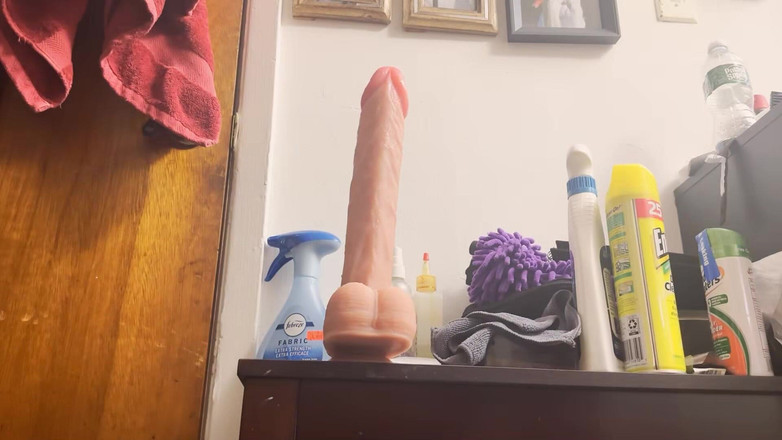 testfun07: Cewek ini lagi asik muasin lubang pantatnya pakai dildo ukuran...