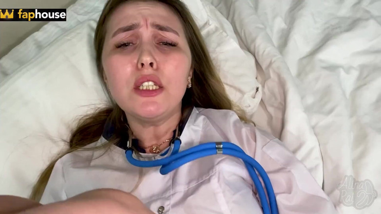 Alina Rai: Privékliniekpatiënt neukte getrouwde verpleegster in poesje en kont. ... Ten tweede...