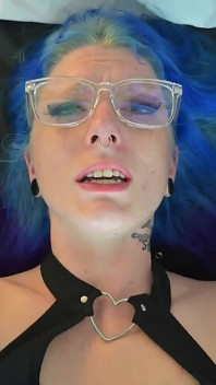 Yandere e-girl ti ha sorpreso a tradire