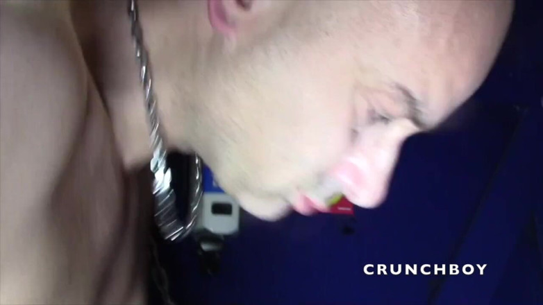 Gaybareback: Con đĩ đụ không bao cao su trong một sling bởi một...