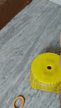 Sexy baby genießt sex im badezimmer, nackt baden mit ihrer wachs-männer