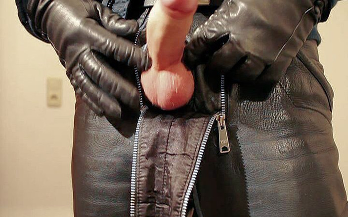 GERMANE_XL: Leather Cop