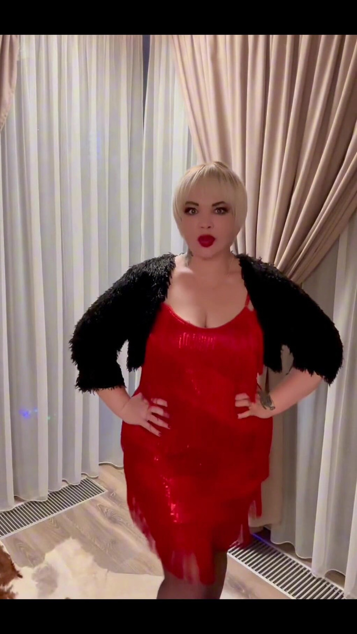 KarmenMilf: Je krásné oblečení připraveno na dovolenou?