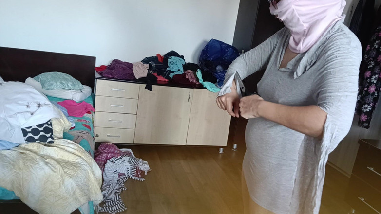 Amateur_MS: Người phụ nữ nghiệp dư vui vẻ thử quần áo và...