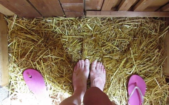 Barefoot Stables: Efeminat pișat