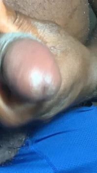 黑鸡巴同性恋男人撸管并高潮，同时呻吟和说下流话