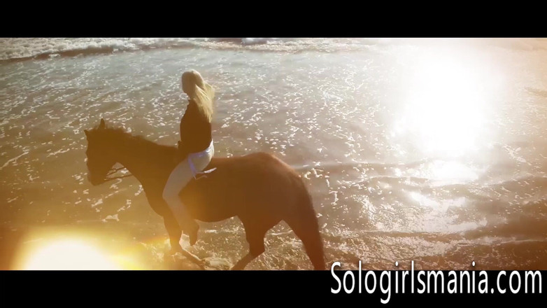 Solo girls mania: Scarlet Red Masturbate Her Pussy