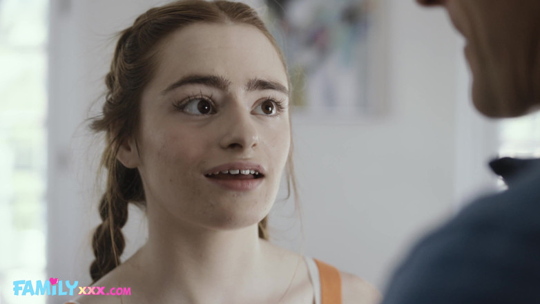 FamilyXXX: La piccola figliastra reese robbins mostra i suoi talenti