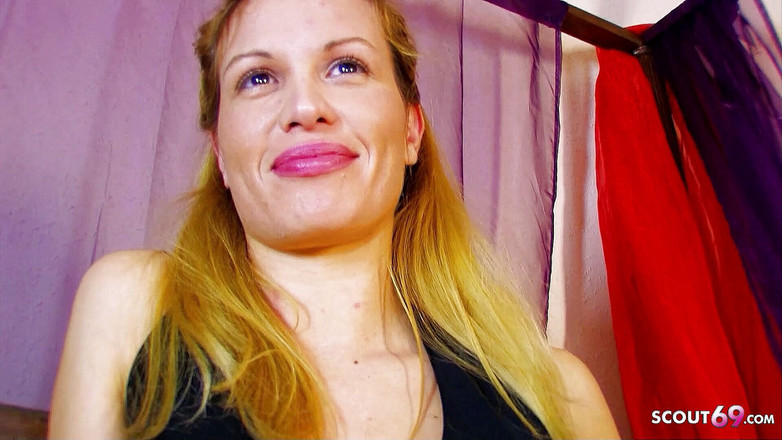 Full porn collection: Hàng xóm bẩn thỉu chịch bà già tóc vàng hứng...