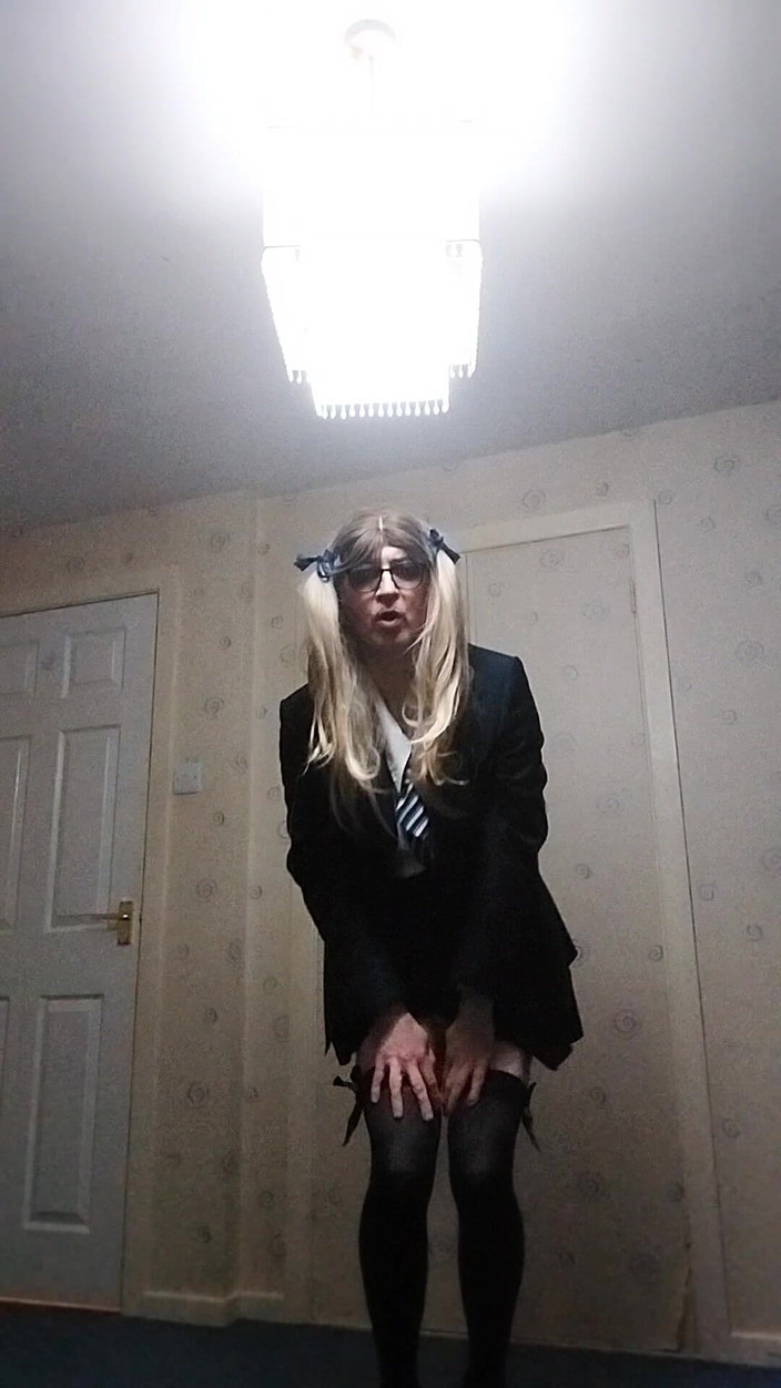 Cindy Belfast: Cindy älskar sin uniform