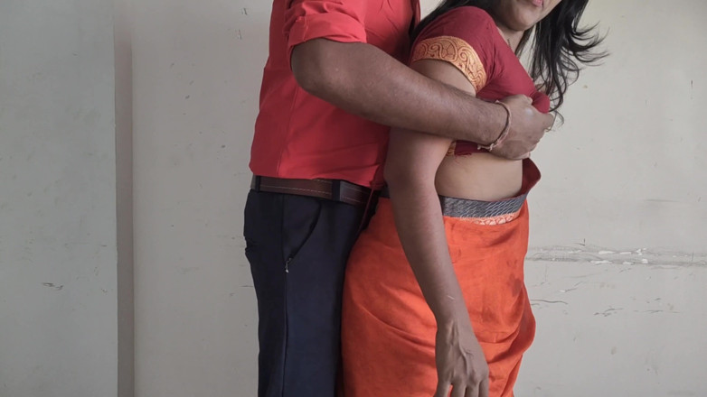 Mumbai Ashu: デシ・バビが働いていると、隣人が来ました