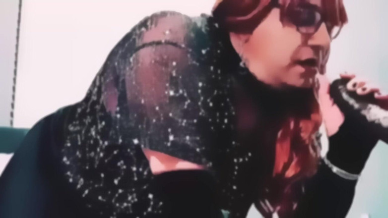 Jennifer Kneels: Amateur Sissy Train für BBC