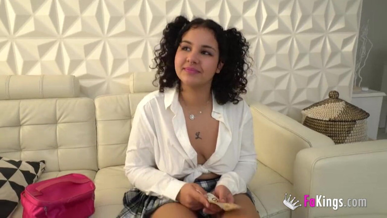 FAKings: Yaşlı ama çok edepsiz: genç Lily yaşlı bir adamla seks yapmayı öğreniyor!!