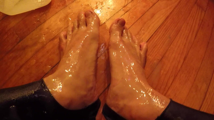 Masked Sissy in Leotard Cums and Piss on Feet (Demon Maniac 33) Masked Sissy in Leotard Cums and Piss on Feet (Demon Maniac 33)