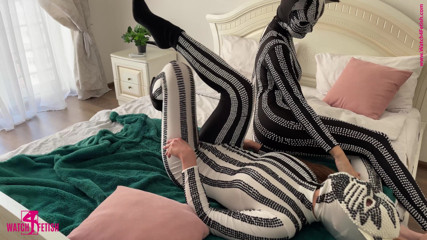 ZentaiDolls: Flexible in zentai dress