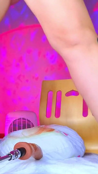 BDSM Show! Use minhas coisas pervertidas enquanto a máquina continua me fodendo