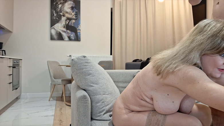 Misses_Jenny: 배다른 아들에게 따먹히는 걸 좋아하는 노부부