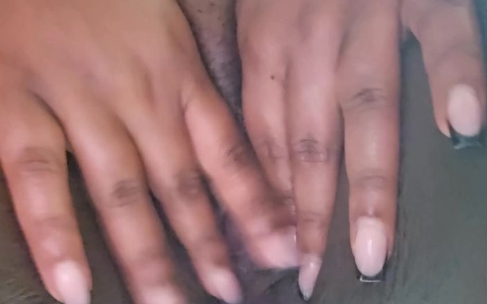 Super sexy ebony cuties: Aku lagi asik ngentot lubang pantat dan ayunan toket besarku...