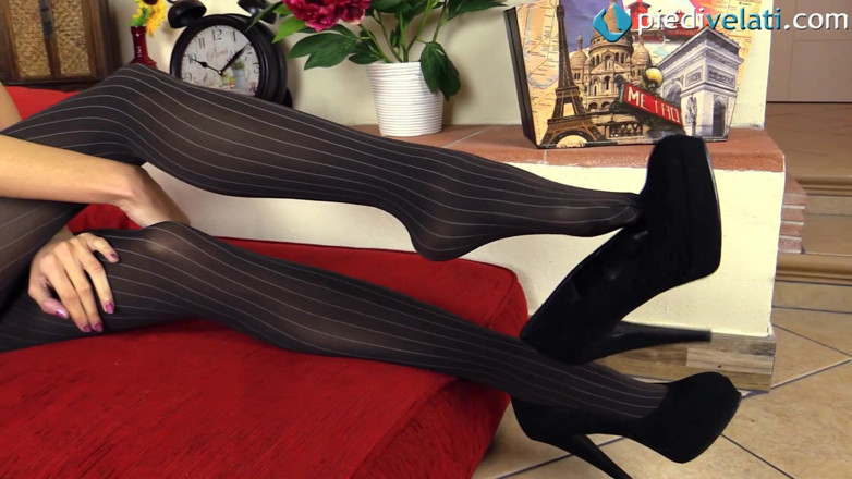 Best Nylon Feet Videos: สาวสุดยอด Daniela ยั่วทุกคนด้วยเท้าน่ารักๆ ของเธอ