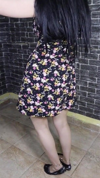 Mon amant danse une danse arabe pour lui et je lui dis
