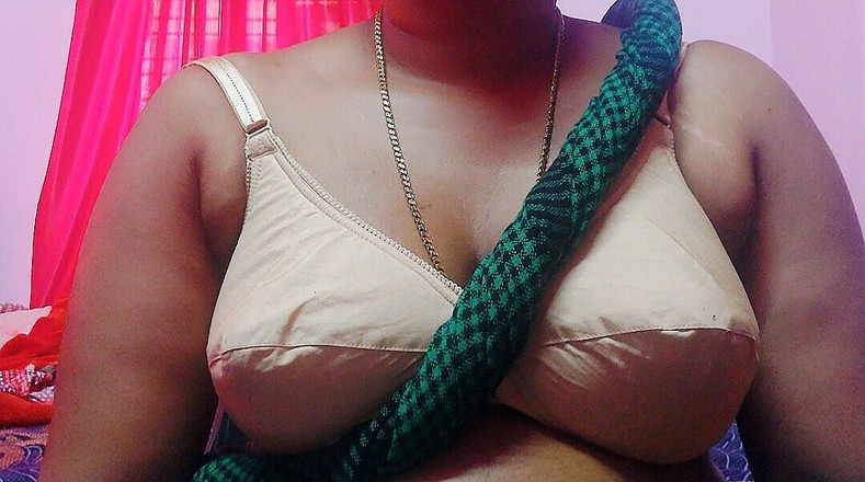 Desi Mohini: India madrastra Mohini con hermanastro