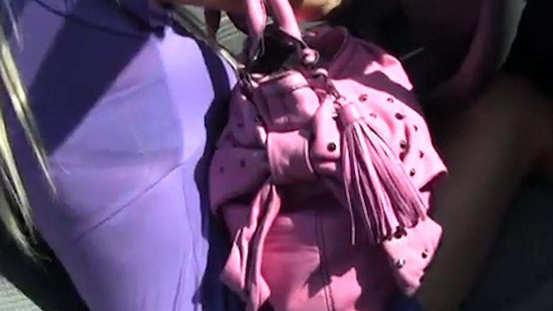 Get Your Fix: Блондинка вирішує розважитися з членом у глоріхолі