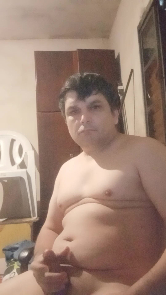 Claudio: Tout le sperme écarté sur mes seins