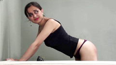 Spanking Server: Yasmeena dirotan oleh tuannya