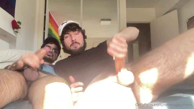 Nenesgaymers: 互相撸管并射了很多