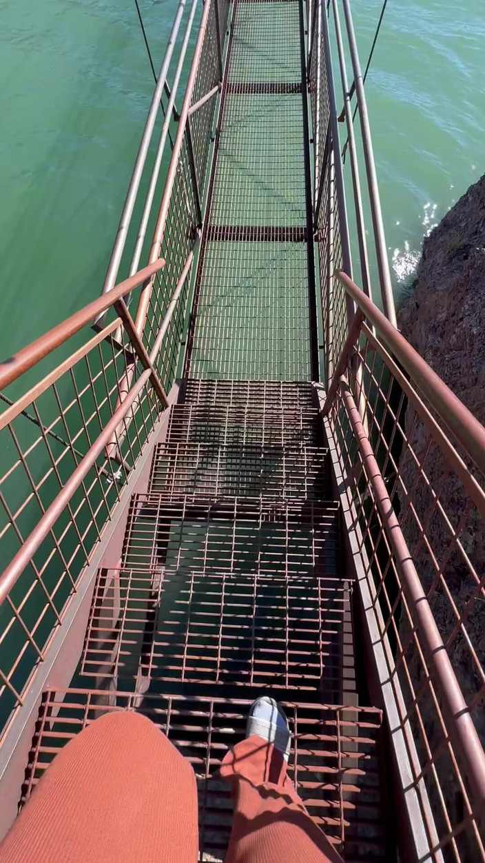 Dahlia Wolf: Foot fetiš venkovní přechod mostu