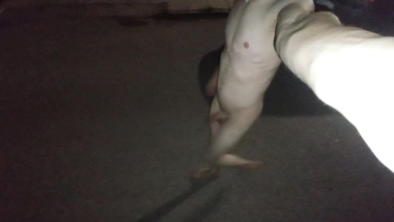 Dan Eagle: Hampir ditangkap berjalan bogel di luar rumah