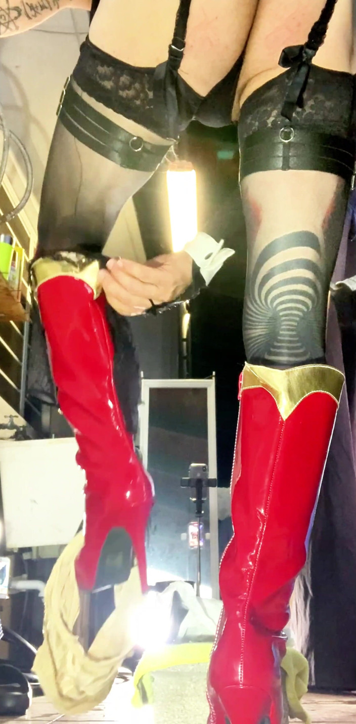Benito414: Cute Femboy Stretches Ass to Take Huge Dildo!