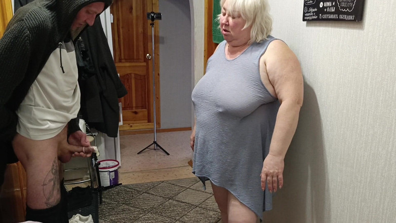 Zona901: Kurier fickte stiefmutter in mund und muschi im doggystyle