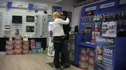 Gaybareback: Webcam, geneukt door de telefoonverkoper in een telefoonwinkel