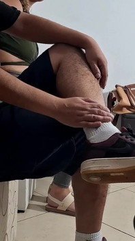 Flash of Dick v čekárně zubaře