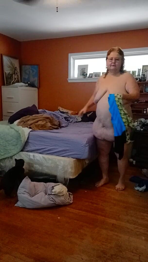BBW nurse Vicki adventures with friends: Vestirse para los fanáticos de bragas Hey