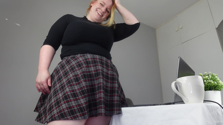 Julie Bliss: Interview with a Giantess