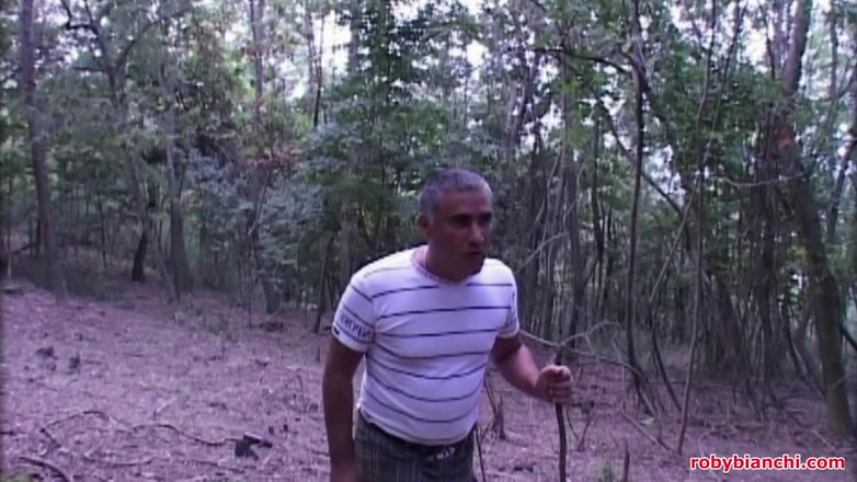 Topax Film Production: Italský Amatér: Děvka MILF Je Ošukaná Do Zadku V Lese