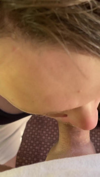 Gra w koszykówkę zakończyła się spermą na twarzy