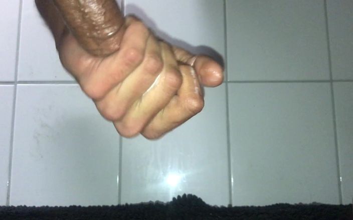 German Tangaboy: Grauer dildo im badezimmer mit abspritzen