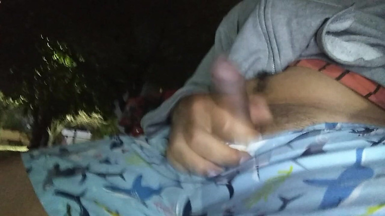 AlexAlejandro13: Masturbasi Nyata di Taman