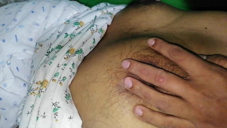 Sweety In Bed: Desi místní vesnická dospívající dívka venkovní XXX video, indická krásná...