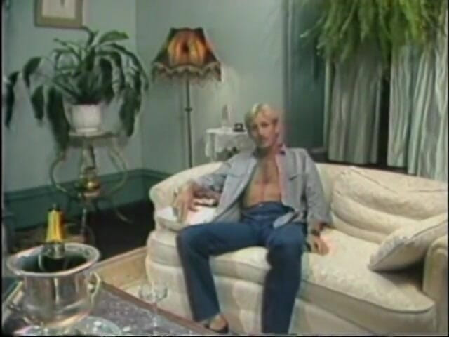 Old Good Porn: Un armăsar excitat își fute pula trepidantă în pizda blondă