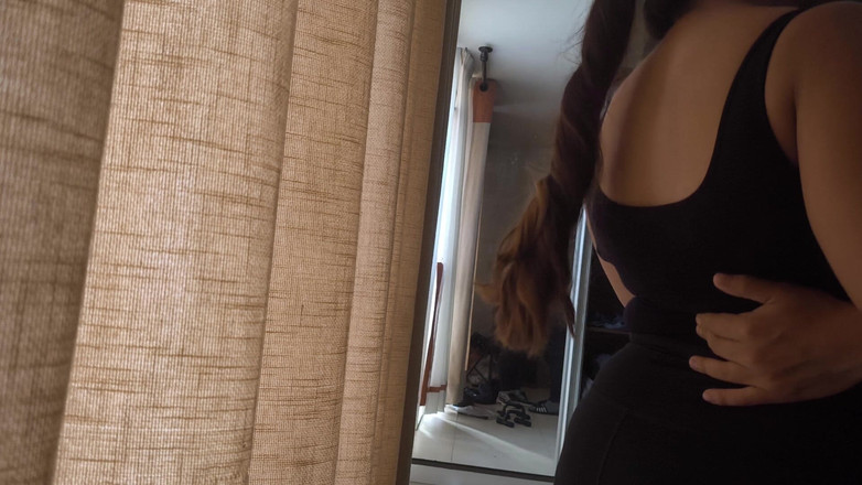 Moo DBOXXX: 미친 짓을 하고 싶어하는 새엄마와 열정적으로 키스