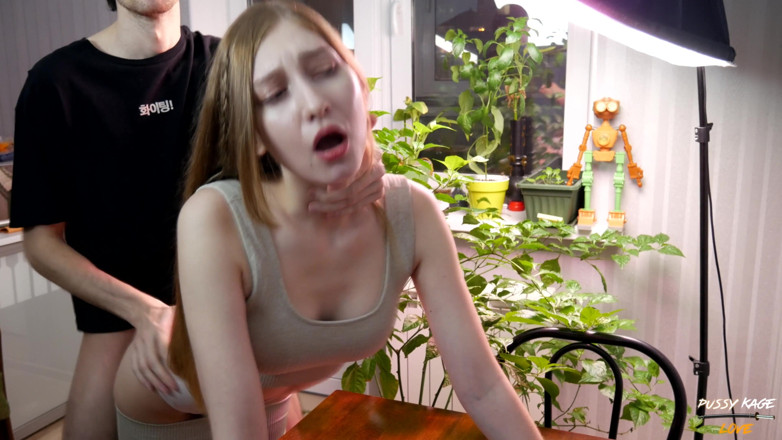 PussyKageLove: Kongkek keras awek cantik dalam bingkap di atas meja dan...