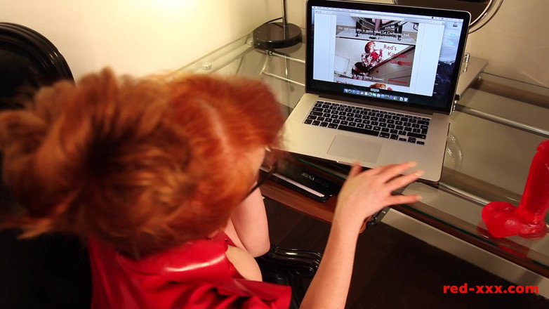 RedXXX: 办公室里的乳胶和 Loubs