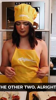 Clara Wellen, Famous Brazilian Influencer, Was Caught Opening the Door Naked for a Motorcycle Courier