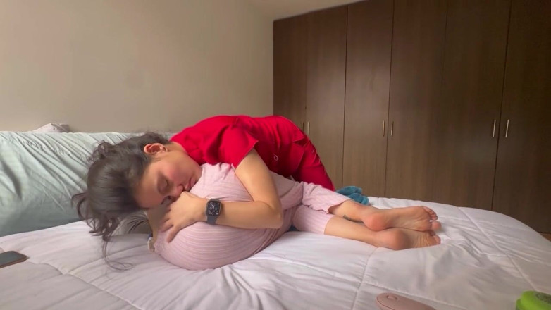 scarlettandc: レズビアンがお尻で遊んでいる