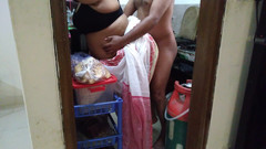 Aria Mia: Indická služka ošukaná majitelem při vaření v kuchyni