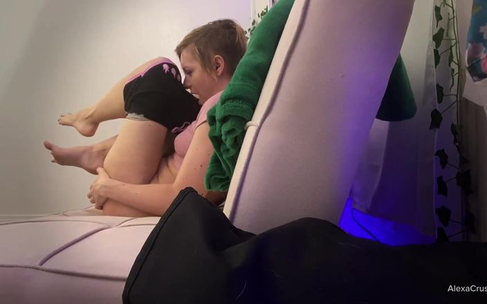 AlexaCrush: Pengasuh Banana Bangin